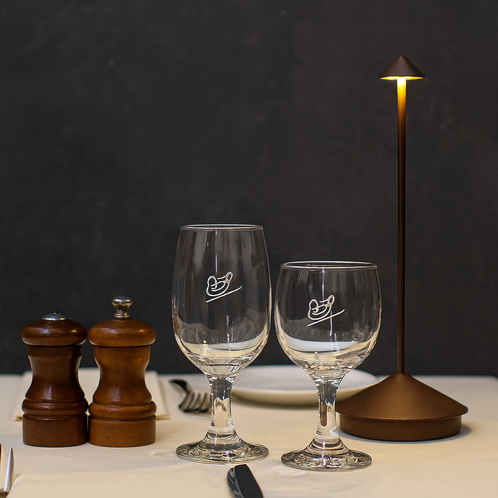 Lampe de table LED moderne – Sans fil et rechargeable – Éclairage dimmable – Design élégant et résistant à l’eau – Utilisation intérieure et extérieure